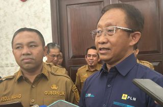 Tuntaskan Listrik Hingga ke Desa pada 2026