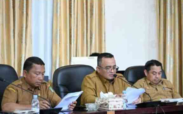 <p>Melalui pembahasan tersebut diharapkan Ranperda APBD tahun anggaran 2026 dapat segera disempurnakan dan selanjutnya ditetapkan menjadi peraturan daerah sebagai dasar pelaksanaan berbagai program pembangunan.</p><p><br></p><p>DPRD Rokan Hulu bersama Pemerintah Kabupaten Rokan Hulu menegaskan komitmennya untuk terus memperkuat sinergi dalam pengelolaan keuangan daerah guna mendukung pembangunan serta meningkatkan kesejahteraan masyarakat di Kabupaten Rokan Hulu.</p><p><br></p><p><b>Adv/Setwan Rohul</b></p>