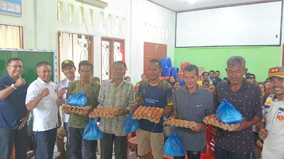 Pemkab Meranti Salurkan Bantuan untuk Warga yang Kehilangan Penghasilan dari Panglong Arang