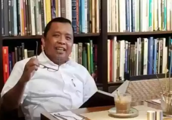 Orang Desa Memang Tak Pakai Dolar, Tapi Senyum Karena Ringgit