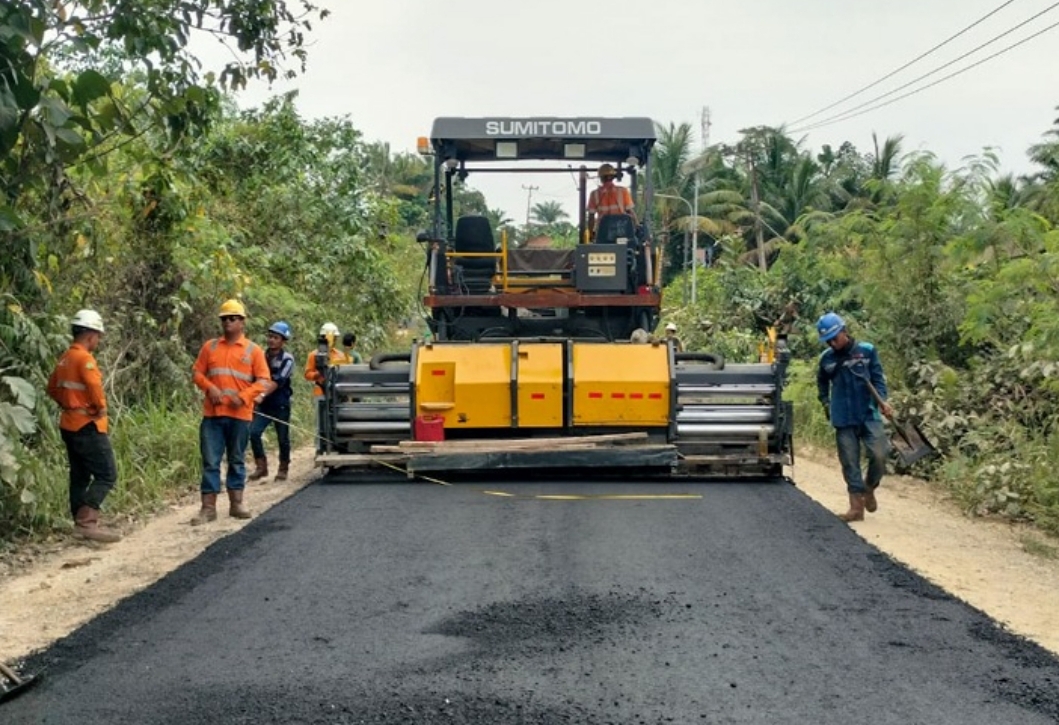 Pemko Pekanbaru Lakukan Pengaspalan Jalan Rusak di 15 Kecamatan