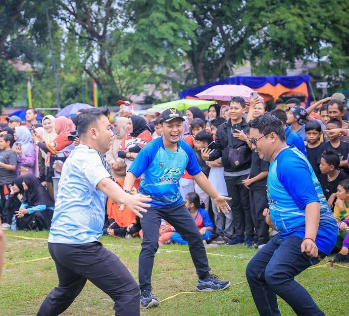 Warga Antusias Meramaikan Pesta Rakyat dan Jalan Sehat di Kecamatan Senapelan