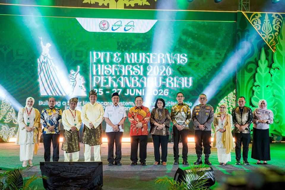 Wawako Pekanbaru Hadiri Pembukaan PIT dan Mukernas Hisfarsi PP IAI di SKA Co-Ex