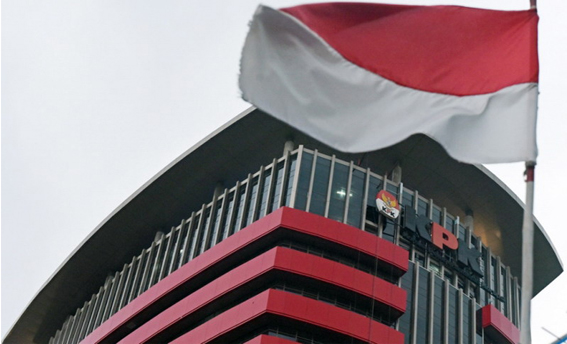 Sempat Menghilang, Bupati dan Sekda Kuansing Datangi KPK untuk Jalani Pemeriksaan