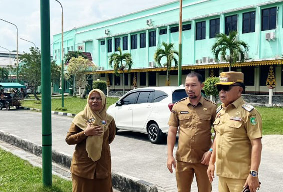 Bupati Asmar Sidak RSUD Kepulauan Meranti, Tekankan Pelayanan Prima dan Empati kepada Pasien