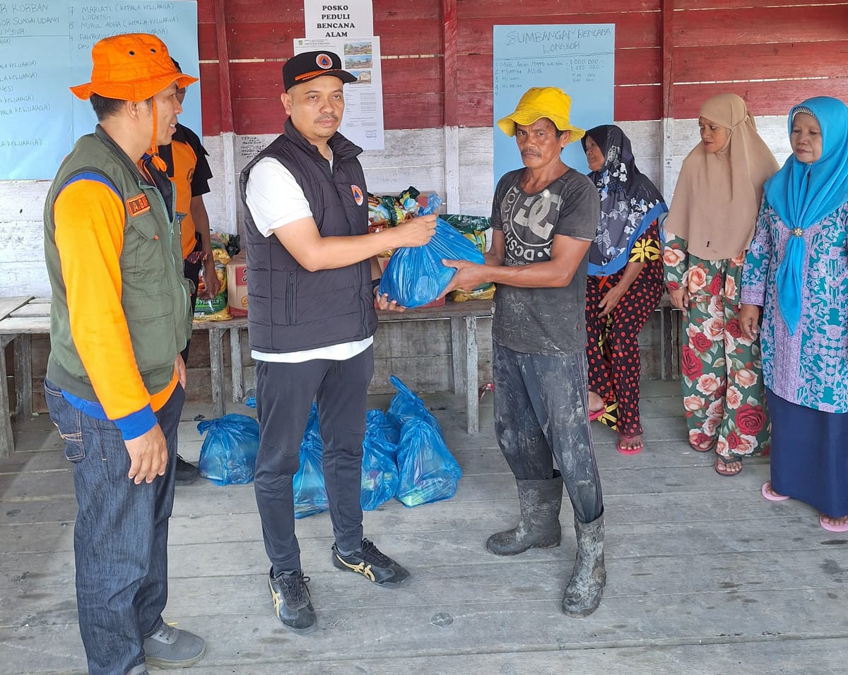BPBD Inhil Salurkan Bantuan bagi Korban Abrasi di Desa Sungai Nyiur
