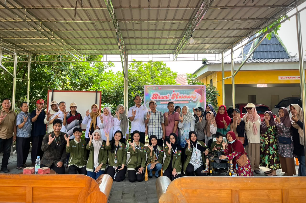Mahasiswa FISIP Berdampak UNRI Wujudkan Gerakan Penanaman Pohon untuk Mendukung Lingkungan Berkelanjutan