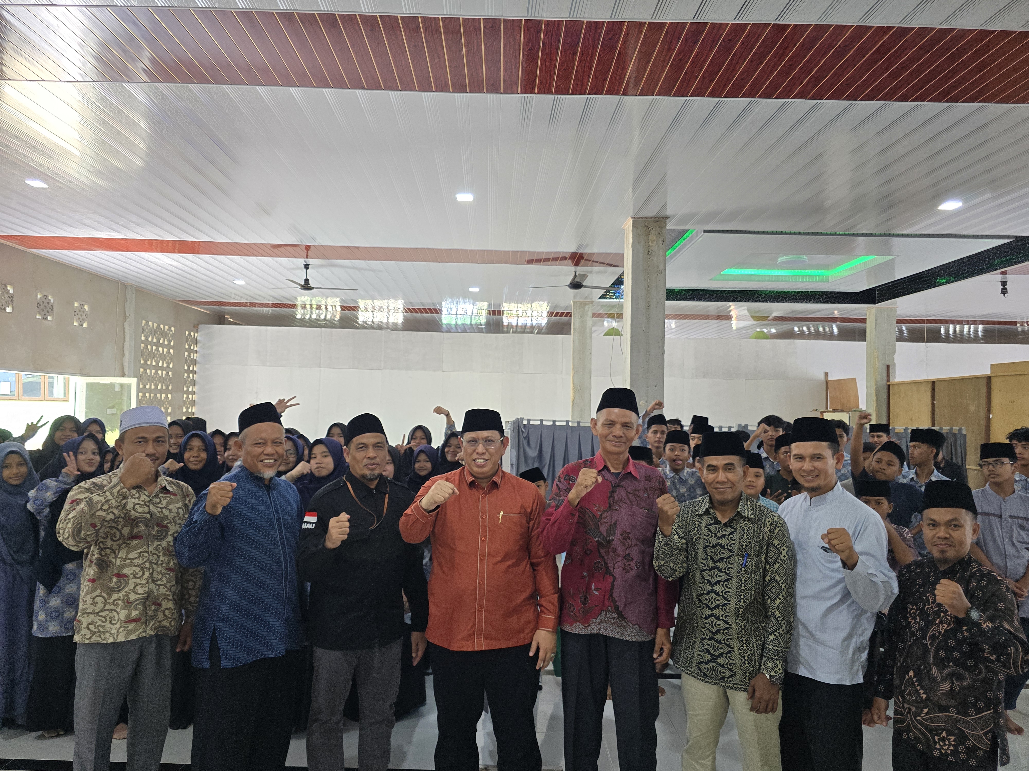 KH Muhammad Mursyid Silaturahmi ke Pesantren Terpadu Insan Cendekia Kampar, Tegaskan Jati Diri Santri sebagai Benteng Umat