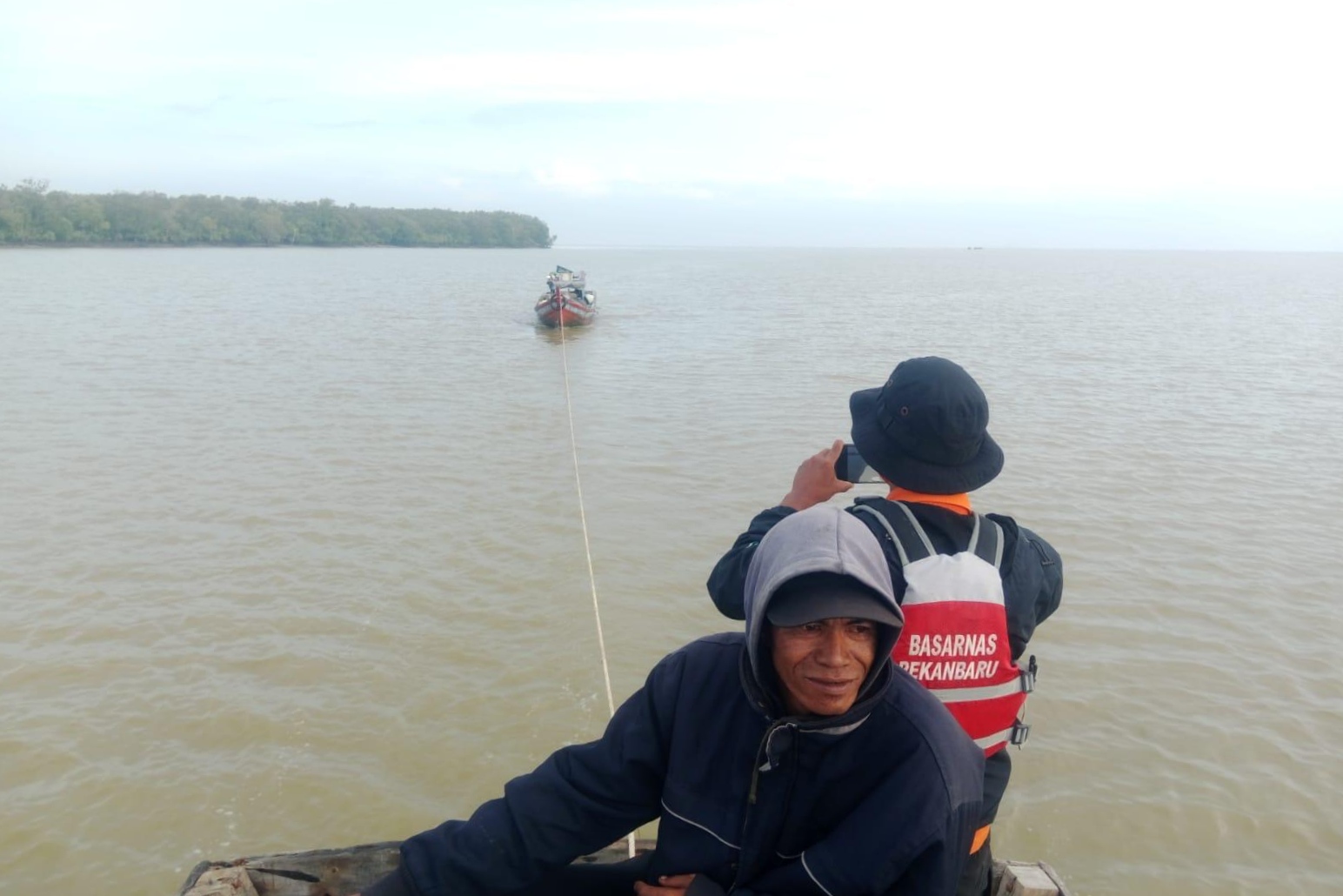 Kapal Mati Mesin di Perairan Pulau Halang, Basarnas Pekanbaru Evakuasi Empat Nelayan