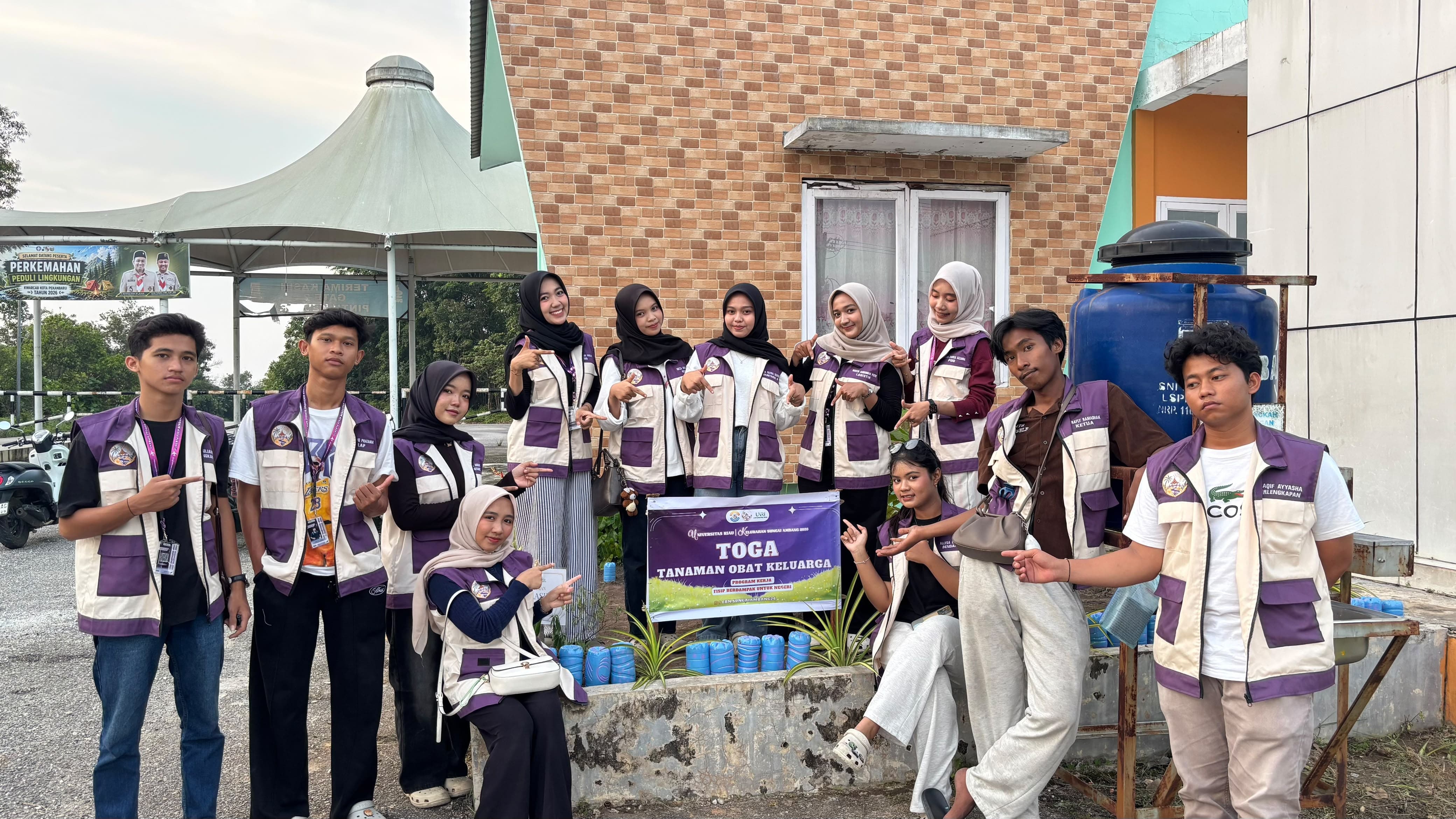 Mahasiswa FBN Sungai Ambang Laksanakan Program Kerja Penanaman TOGA