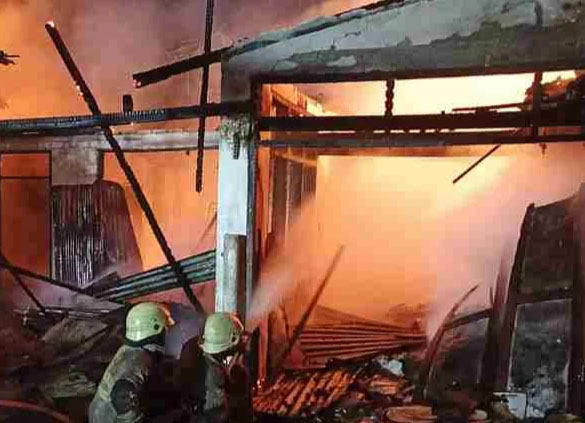 Rumah Dua Lantai di Pekanbaru Terbakar, Tak Ada Korban