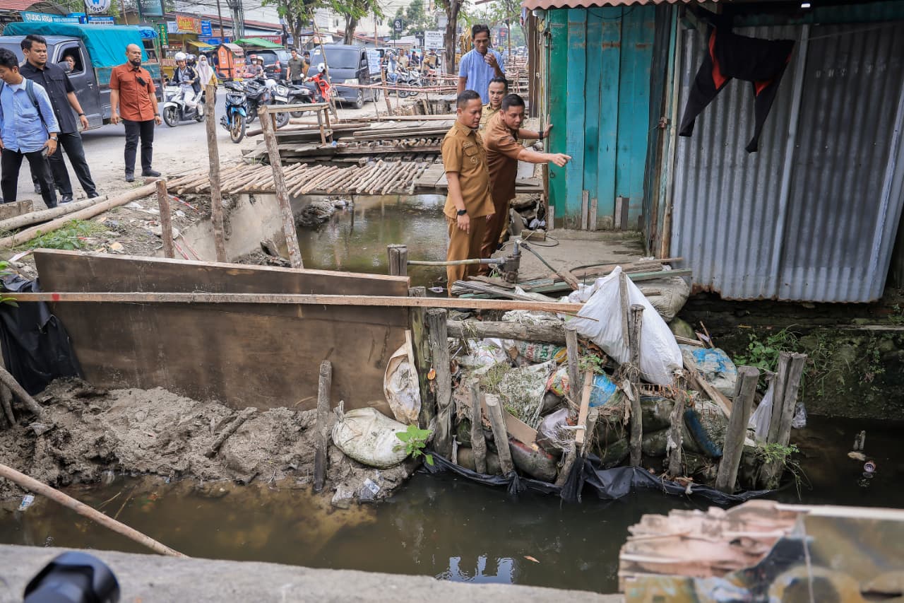 Atasi Banjir, Wali Kota Pekanbaru Dorong Percepatan Pembangunan Drainase di Jalan Paus