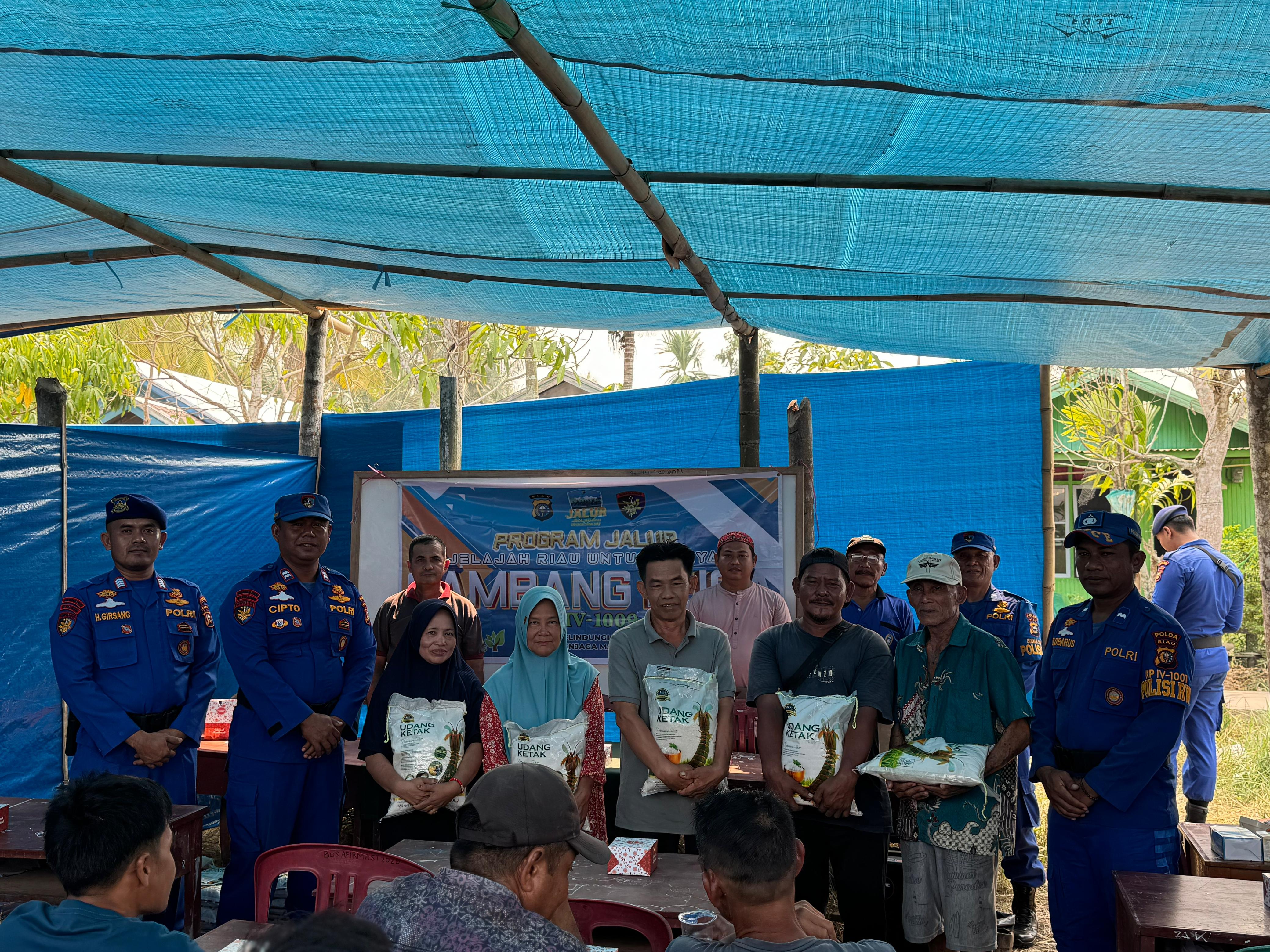 Ditpolairud Polda Riau Gelar Program JALUR di Indragiri Hilir, Salurkan Sembako dan Layanan Kesehatan Gratis