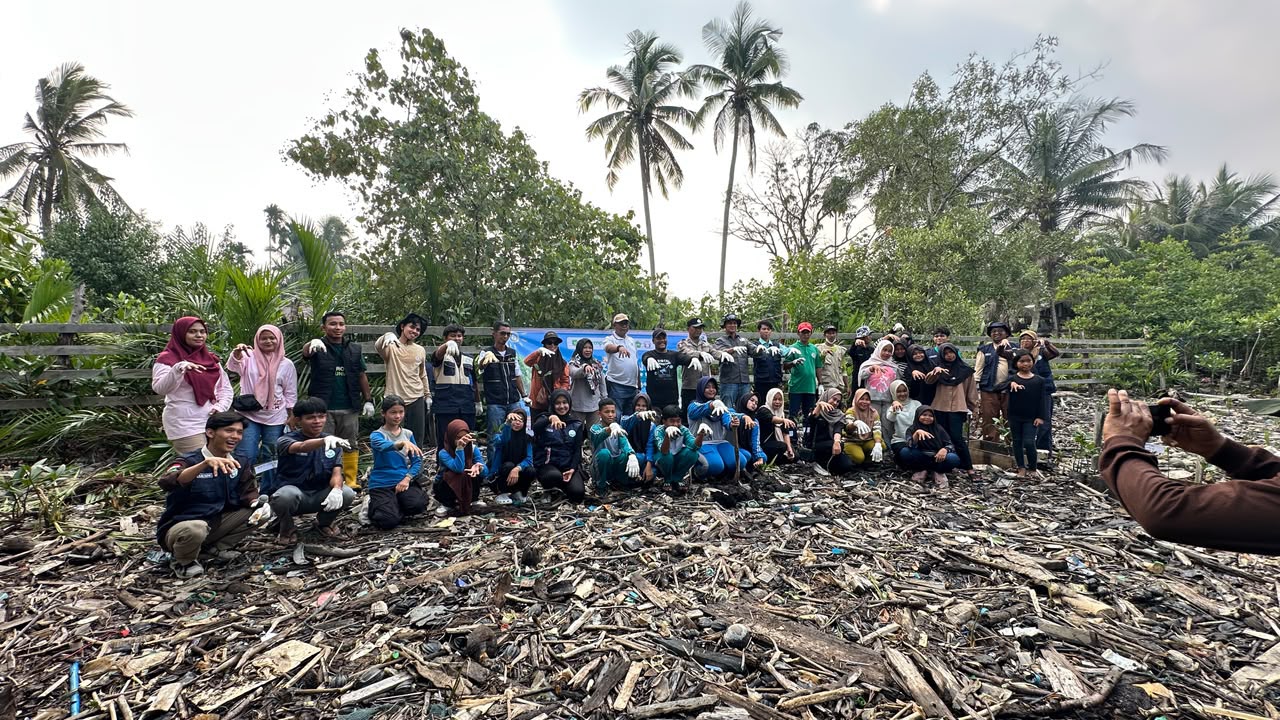Gerakan Tanam Mangrove dan Aksi Bersih Lingkungan Digelar di Teluk Belitung, Libatkan Pelajar dan Komunitas