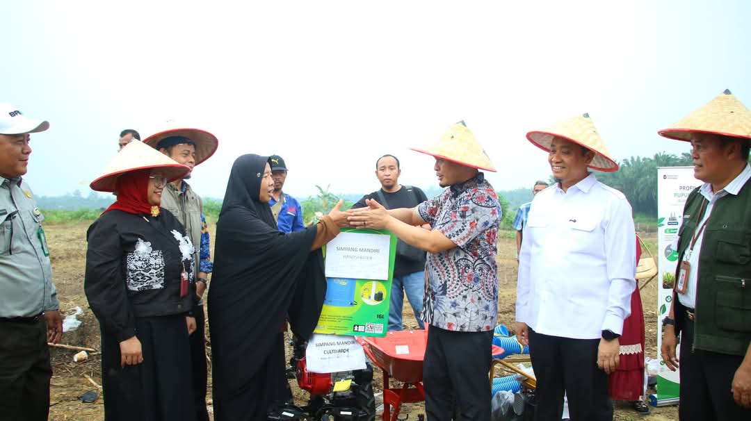 13 Kelompok Tani Pekanbaru Terima Bantuan Alsintan, Wako Agung Dorong Lahan Pemko Lebih Produktif
