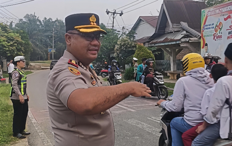 Turun Langsung ke Jalan, Kapolres Kampar Pastikan Kelancaran Lalu Lintas dan Edukasi Pelajar