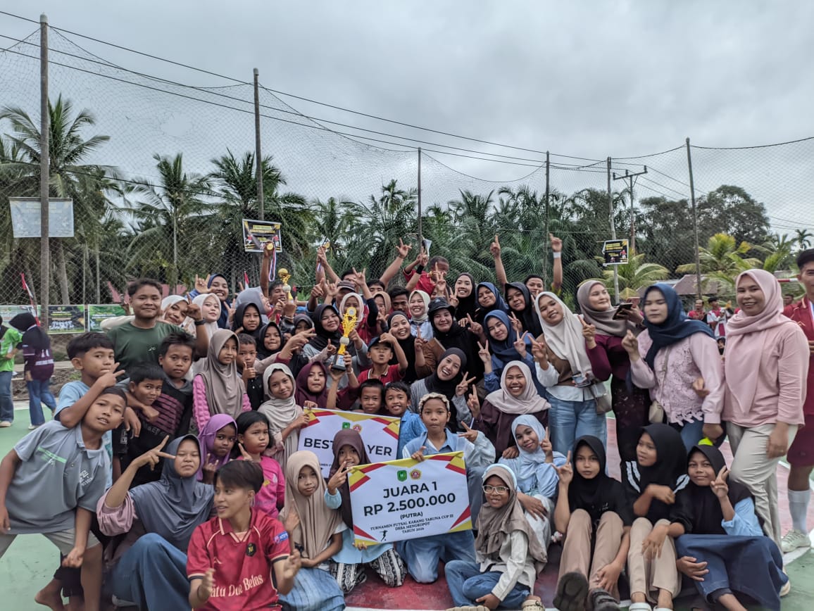 Karang Taruna Cup III Mengkopot 2026 Berakhir, WM FC Juara di Kategori Putra dan Putri