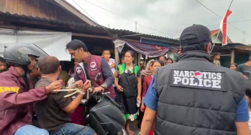 Polresta Pekanbaru dan BNN Gerebek Lokasi Diduga Sarang Narkoba, Lima Pria Diamankan