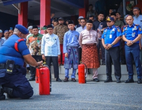100 Masjid Terima Bantuan APAR