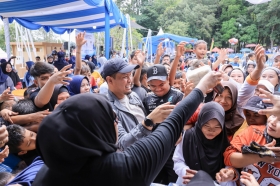 Ribuan Warga Padati Jalan Sehat HUT ke-242 Pekanbaru di Danau Bandar Kayangan