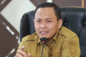 Pemko Pekanbaru Berikan Seragam Sekolah Gratis bagi Siswa Kurang Mampu
