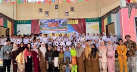 Mahasiswa KUKERTA Berdampak UNRI Gelar Praktik Tepuk Tepung Tawar di SDN 10 Sungai Apit