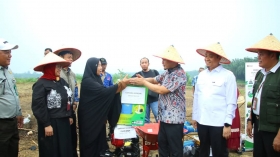 13 Kelompok Tani Pekanbaru Terima Bantuan Alsintan, Wako Agung Dorong Lahan Pemko Lebih Produktif