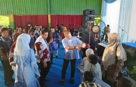 Pemko Pekanbaru Salurkan Seragam Gratis untuk 19.900 Siswa SD dan SMP